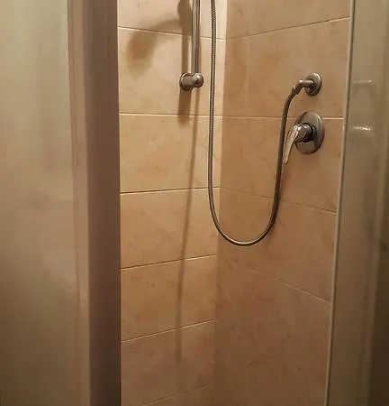 Affitta Il Commercio 3*