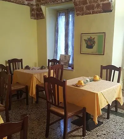 Affitta Il Commercio 招待所 3*