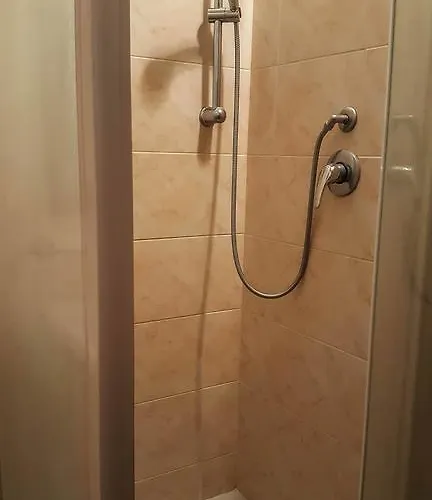 Affitta Il Commercio 3*